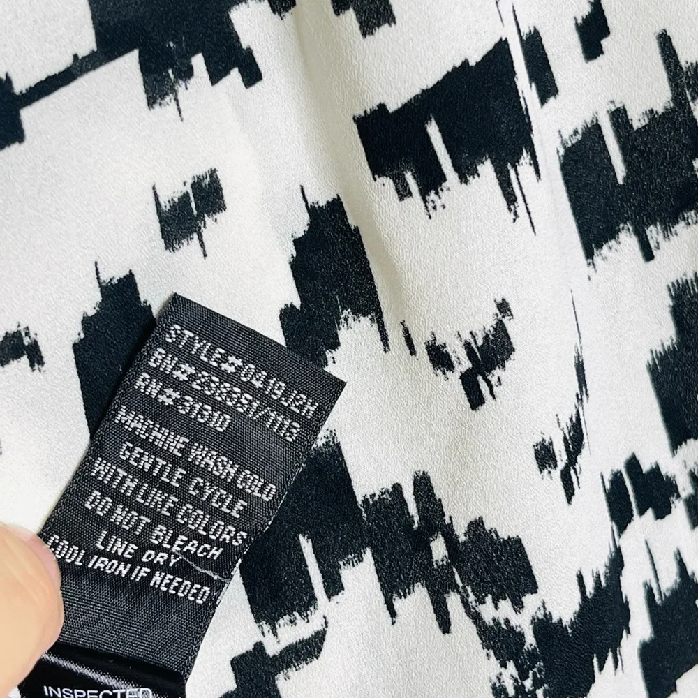 AGB Women's Monochrome Abstract Blouse Size M - Picture 4 of 5